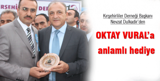 Oktay Vural'a anlamlı hediye